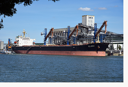 Céréalier en chargement au Port de Rouen