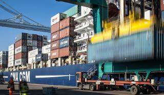 Manutention de conteneurs sur le TCMD à Rouen